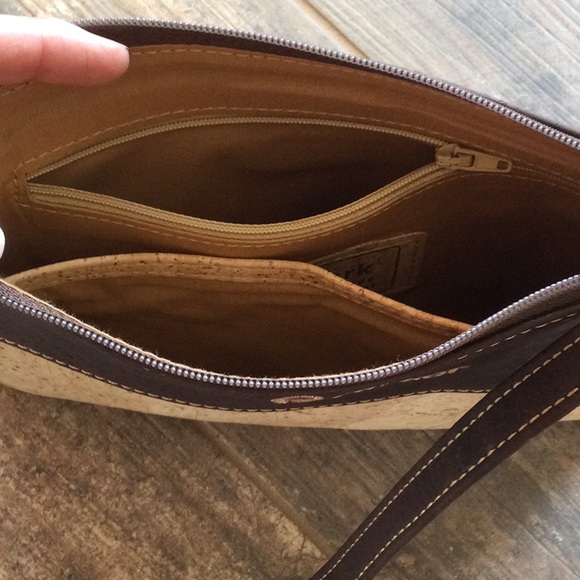 NWT Corkor Vegan Crossbody/Shoulder Bag with Adjustable Strap - Picture 6 of 10